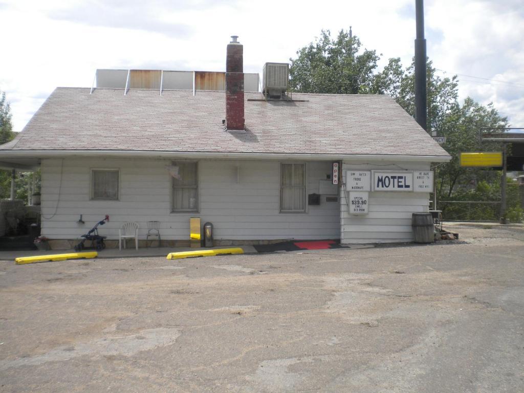 Riverside Motel Helper Exterior photo