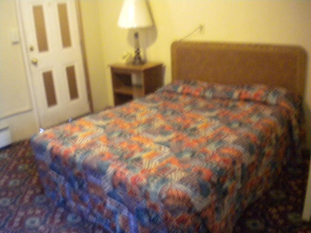 Riverside Motel Helper Room photo